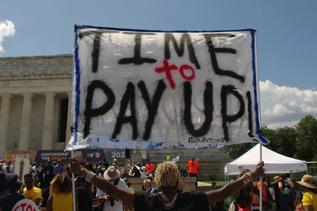 Illinois Town Starts Handing Out $25,000 To 44 Black People As A Form Of Reparations