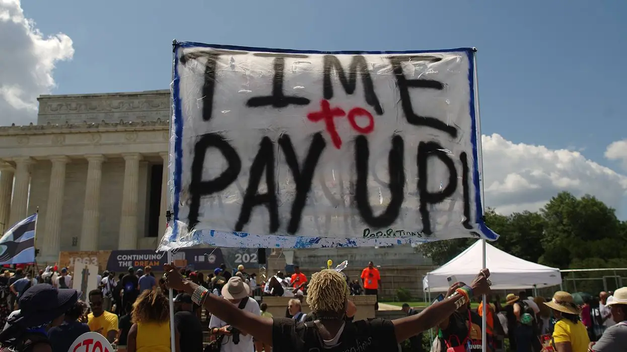 Illinois Town Starts Handing Out $25,000 To 44 Black People As A Form Of Reparations