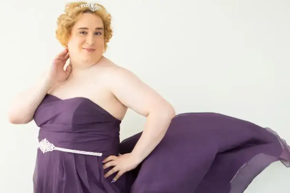 Remember the trans "woman" who demanded a salon shave her testicles? Now he demands you call they/them "Jessica Simpson"