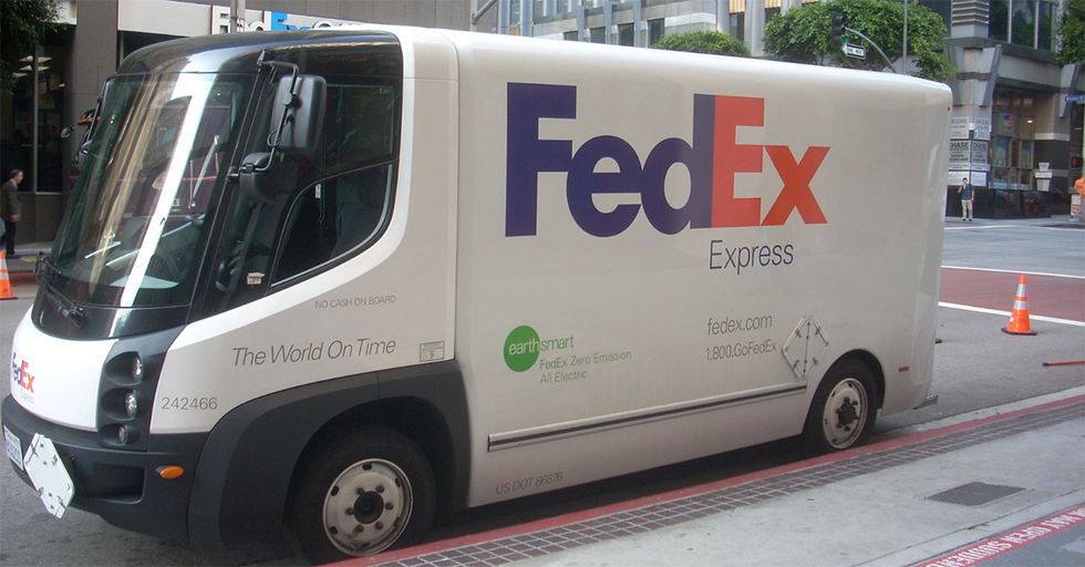 NYT Claims FedEx Doesn't Pay Taxes, FedEx CEO Fred Smith Demands Tax Debate