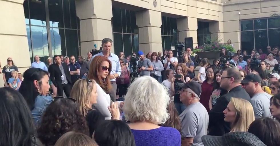 Gun Owner Confronts Beto O'Rourke. Supporters Boo and Hiss at Her.