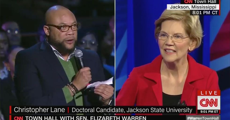 CNN Fields Easy Questions to Elizabeth Warren at Town Hall Meeting