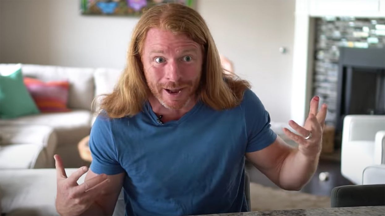 Comedian Mocks Americans' Blind Faith in the Media and the 'Narrative'