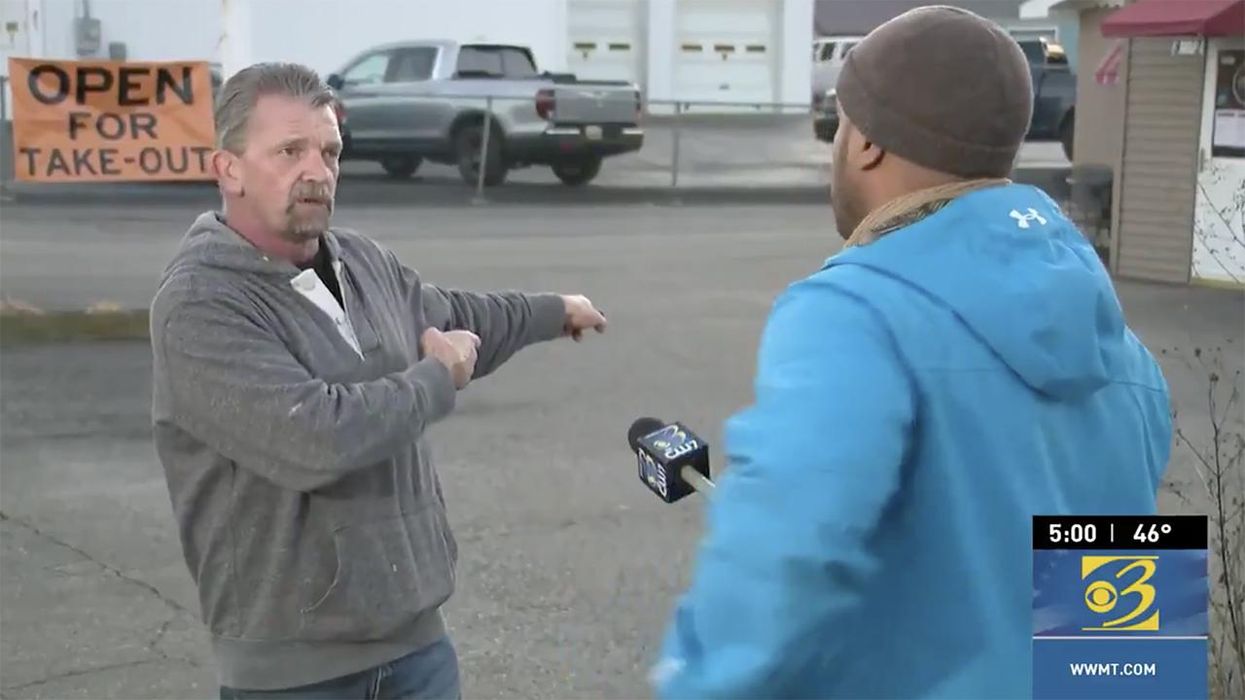 Restaurant Owner Interrupts News Report with Patriotic Anti-Shutdown Message