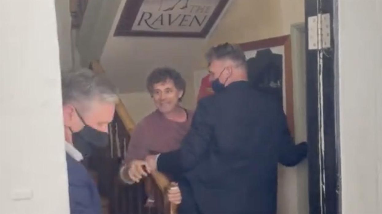 Video Catches Pub Owner Throwing Pro-Lockdown Politician Out of His Bar