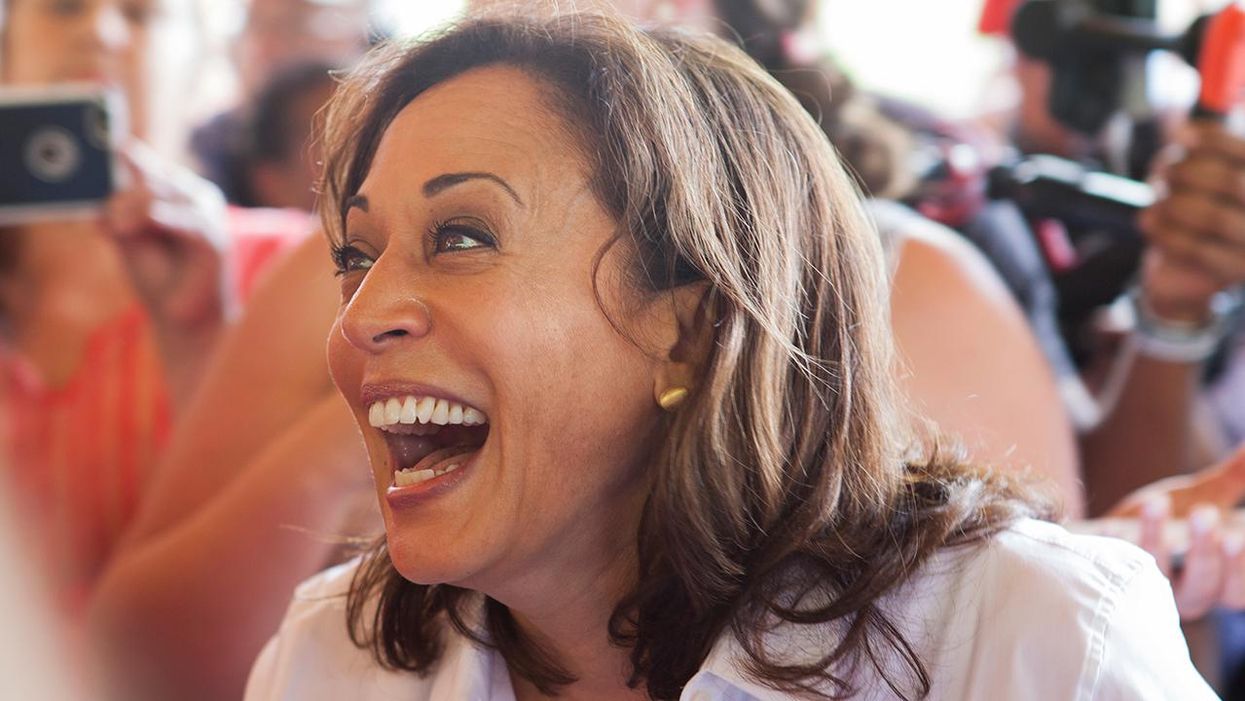 Kamala Harris Gives Reporters Cookies of Her Own Head, It Looks as Creepy as It Sounds
