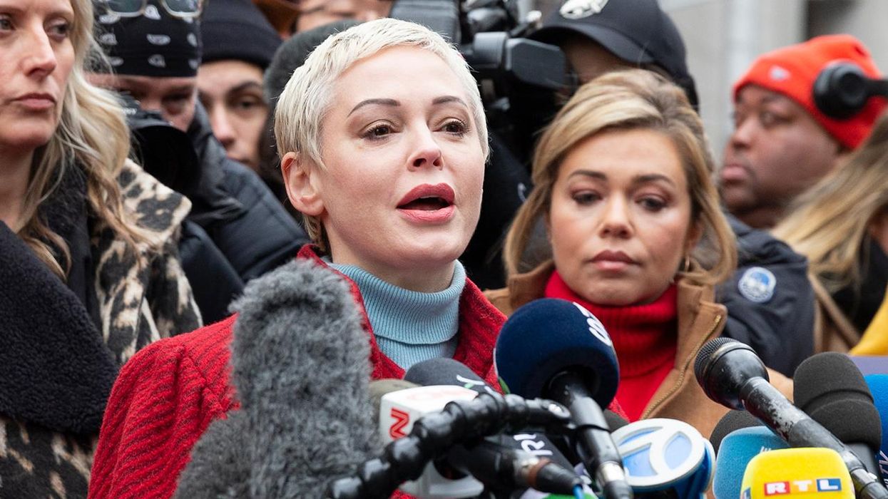 Rose McGowan Tweets at Hillary Clinton That She Was in Bill Clinton's Hotel Room: 'Here Comes the Bomb'