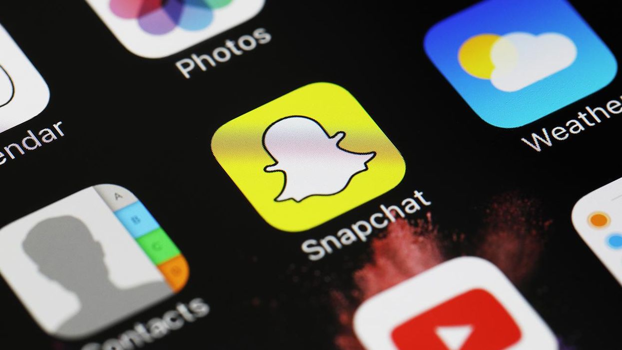 Parents Call Cops When 18-Year-Old Arrives With Flowers for 11-Year-Old Girl After Snapchat Relationship