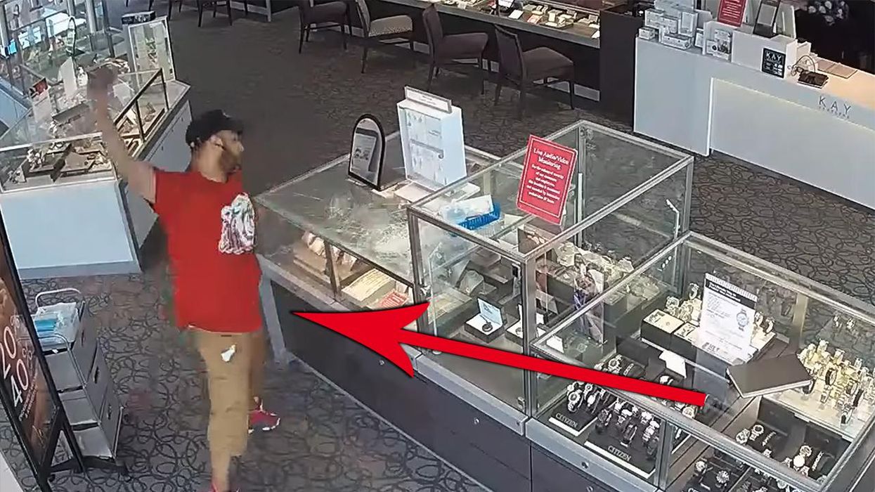 Watch: Wannabe thief is such an epic failure, he's too weak to break a jewelry case with a brick