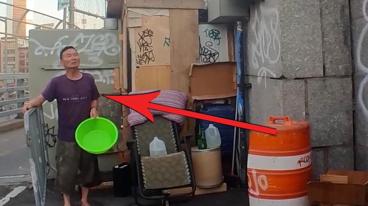 Homeless Man Claims Prime Real Estate on Manhattan Bridge, Sets Up House While Officials Just Shrug