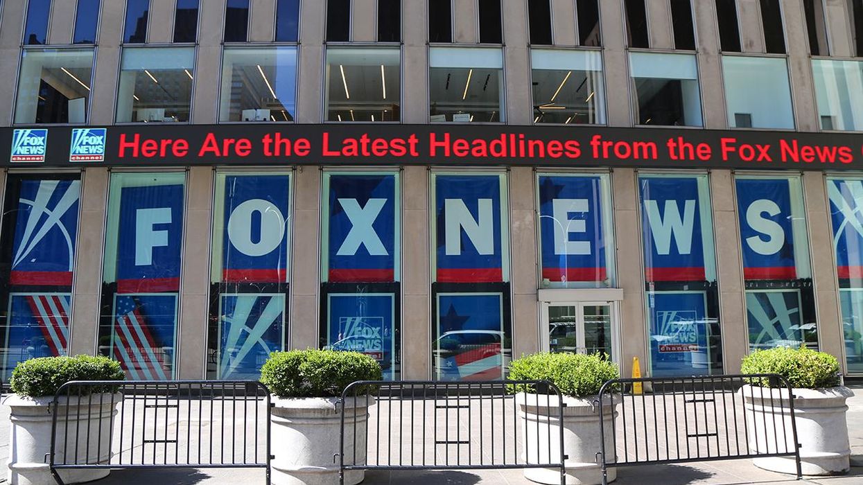 Wow: Dems double down on attacking Fox News immigration reporter, mock him for being too good looking