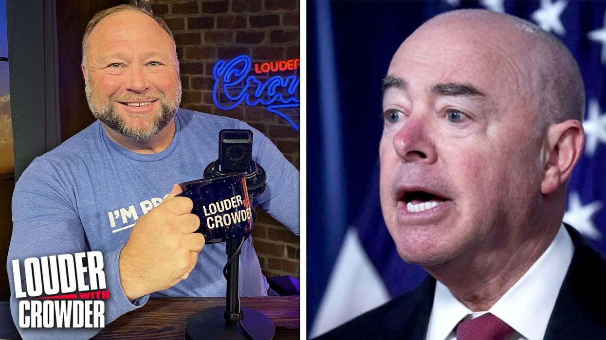 SOURCES: ALEX JONES HOSTS! THE DEEP STATE IS LYING, WE'RE BEING INVADED!