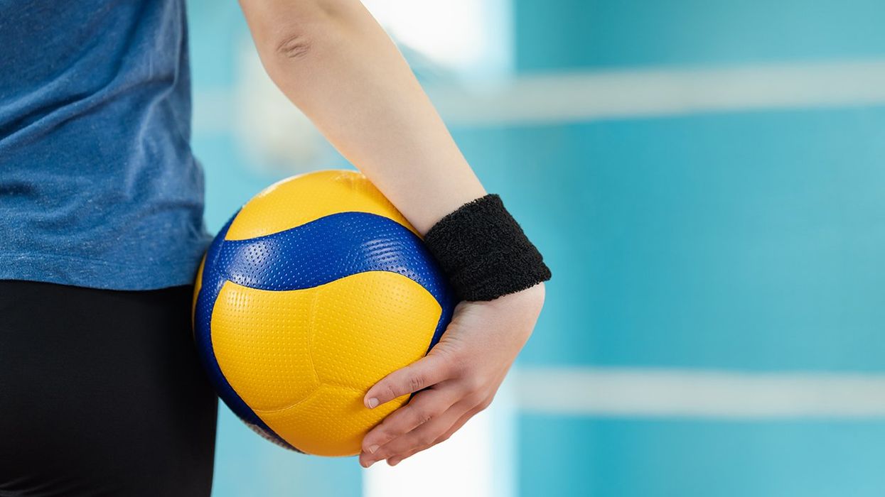 MALE CAPTAIN OF GIRLS HIGH SCHOOL VOLLEYBALL TEAM REPORTEDLY BOOED AFTER ASKING OPPONENT: “DID MY PENIS DISTRACT YOU?”