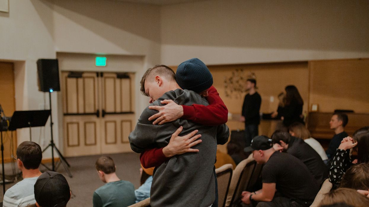 Watch: Authorities are sounding the alarm about hugging strangers because there's a gang of hugging muggers on the loose