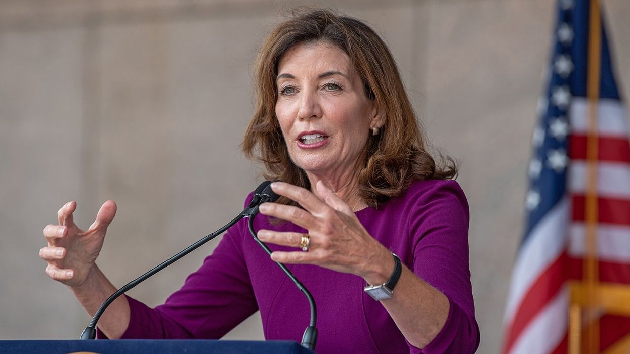 Kathy Hochul threatens to REMOVE a NY Mayor from office for the crime of... working with Donald Trump on deportations