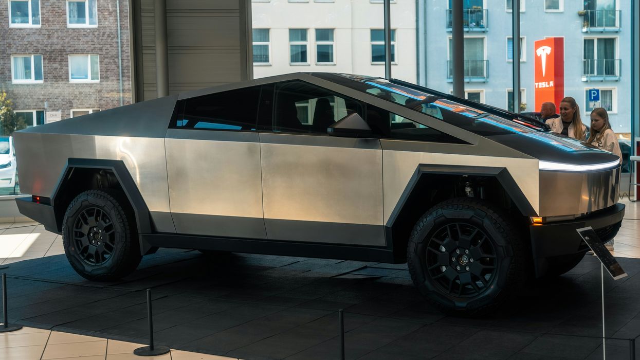 Leftists flip out over Kim "KKKardashian" for the crime of taking a photo with a Tesla