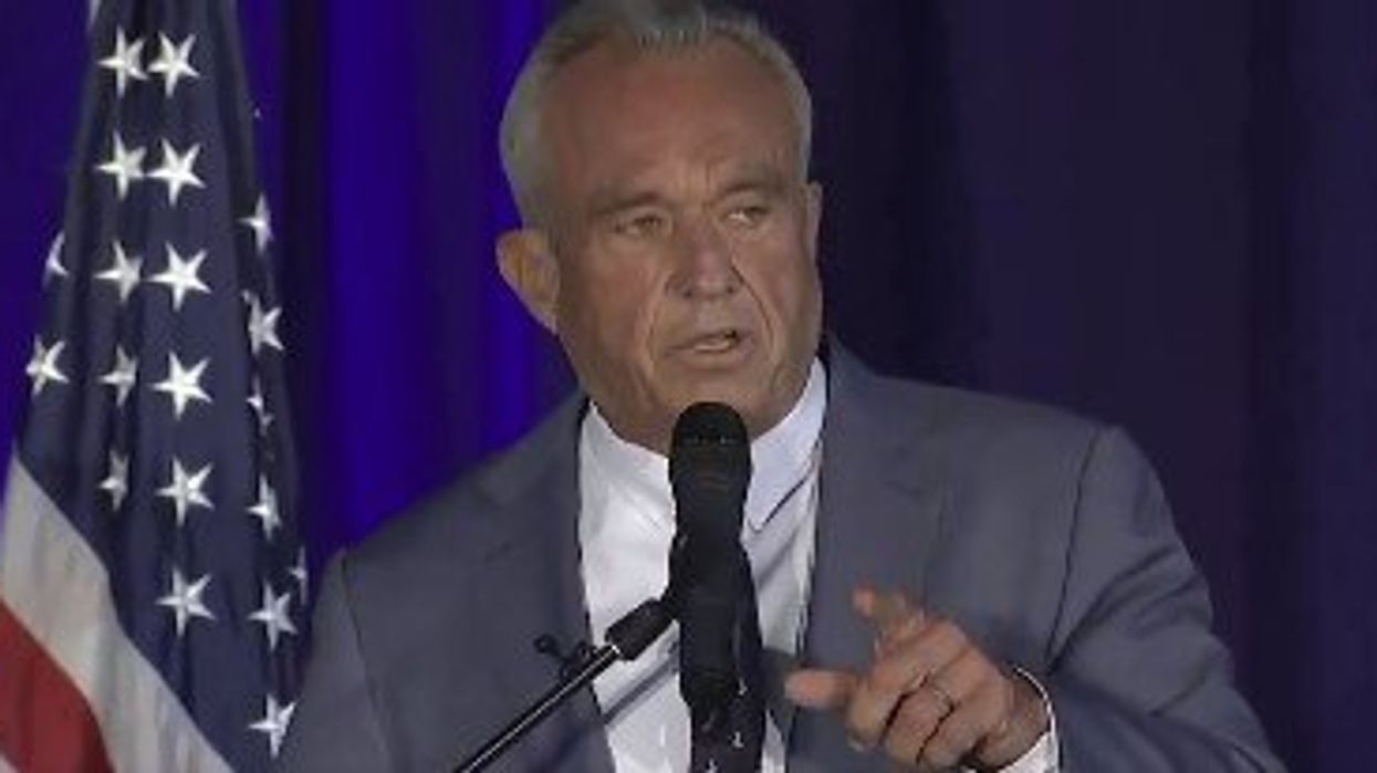 RFK Jr. is fat-shaming governors to their faces, and it's amazing