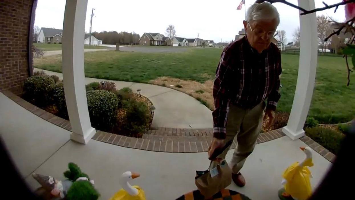 Woman notices senior citizen delivering food to pay for wife's medical expenses, then Samaritans do something amazing (Updated)