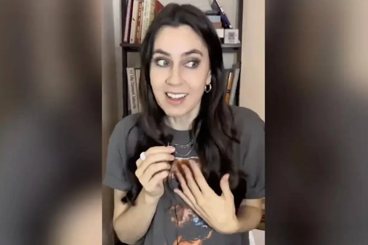 Taylor Lorenz has a new group of people she’s lecturing people to mask up. Yes, in 2026.