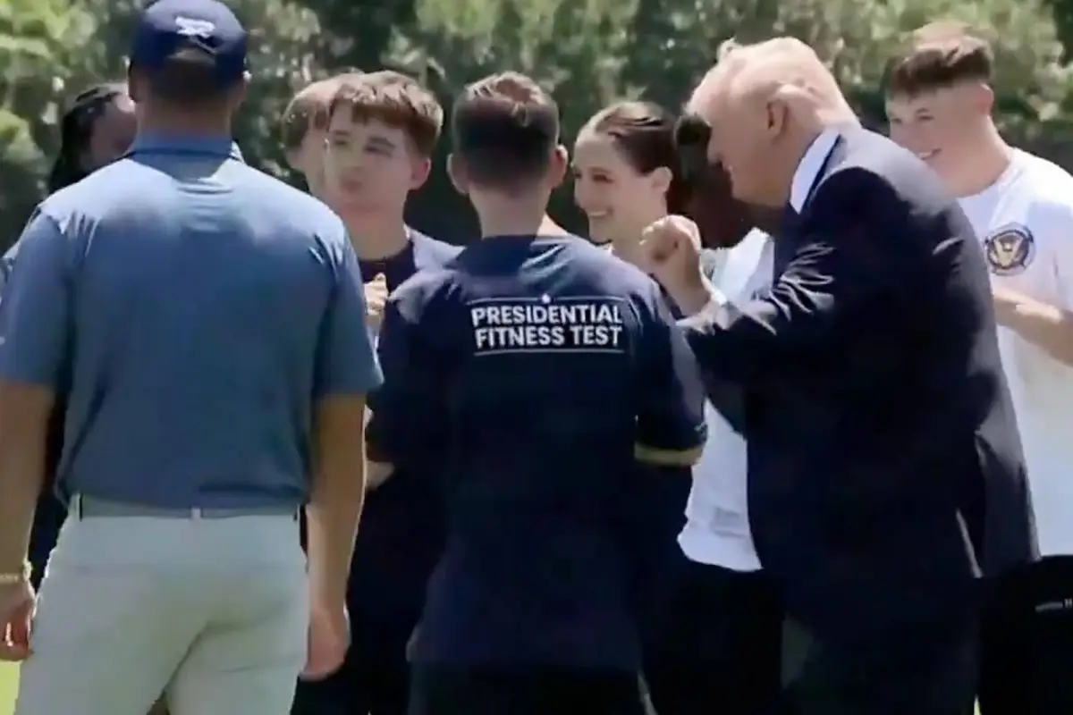 High school students asks Trump to do the "Trump Dance" with them, the video is an instant MAGA classic