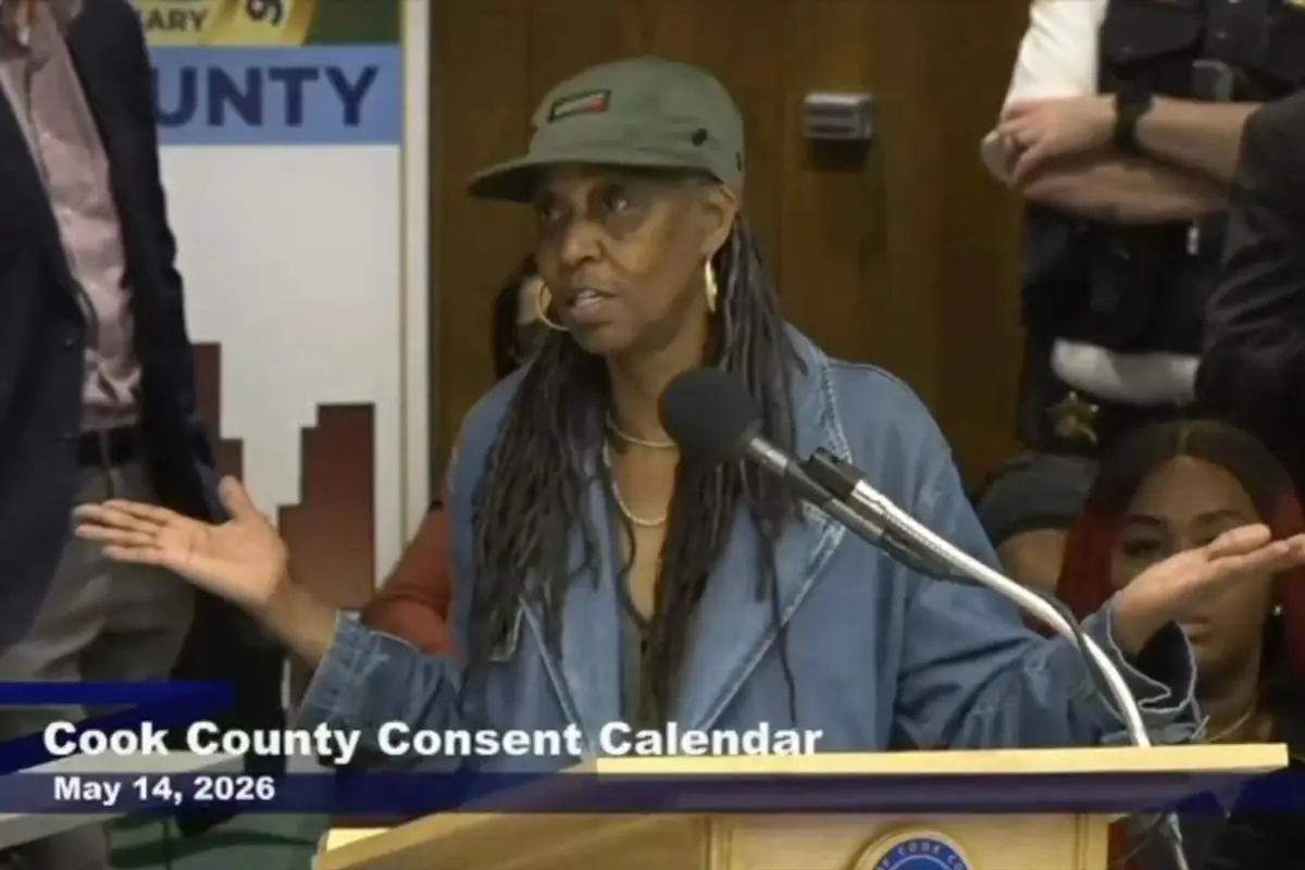 Black Chicago resident is fed up with democrats LYING about voting rights and unloads