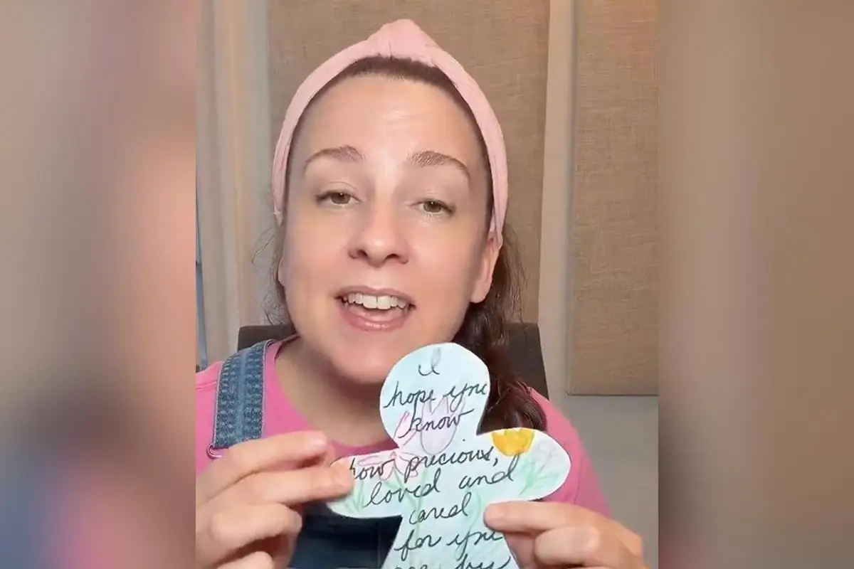 Ms. Rachel calls on her "adult" fans to color and make paper dolls to take a stand against ICE. No, really.