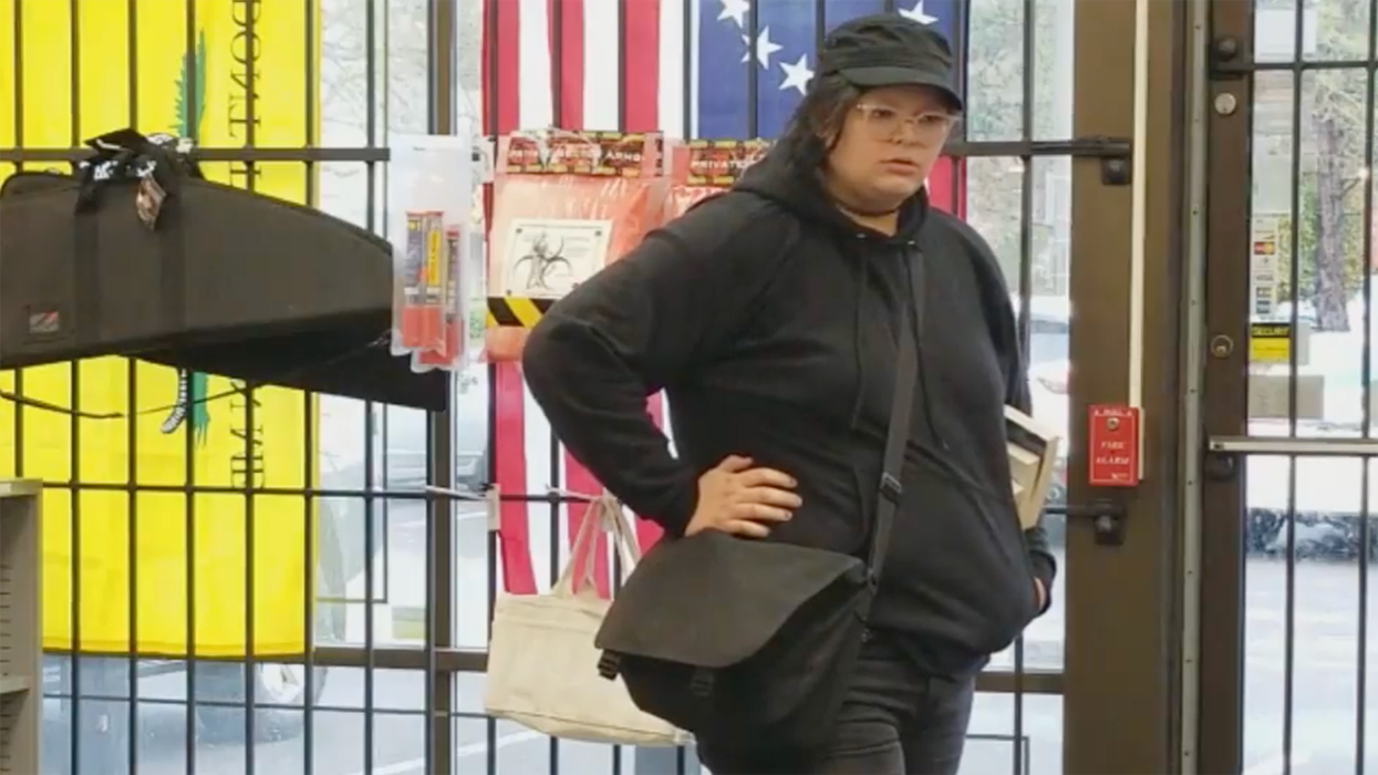 A Fat SJW Walks Into a Gun Store. Hilarity Ensues...