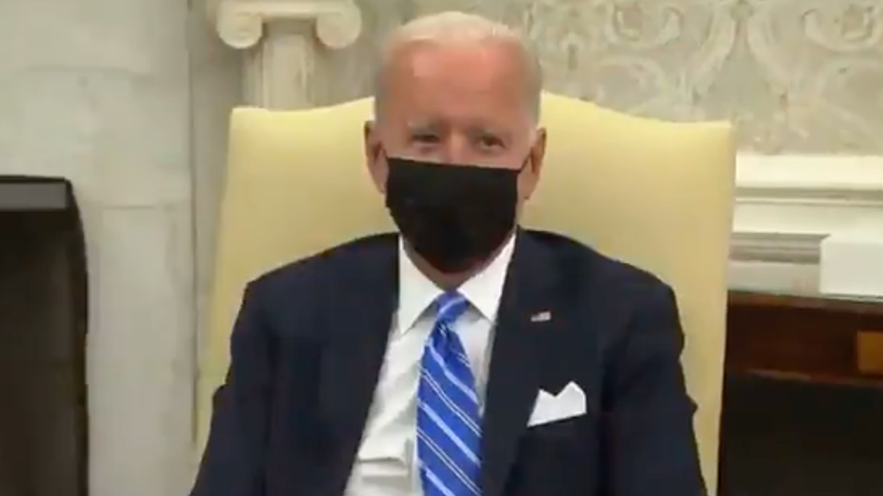 Biden Aides (Again) Panic When Reporters Ask Biden Questions in Oval Office, Only Reporters Are Big Mad Now