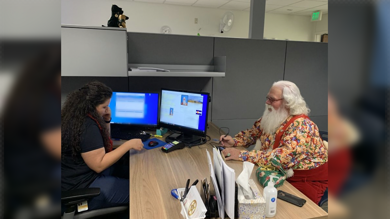 Sheriff's Department Issues Concealed Handgun Permit to Santa Claus, But Not Everyone is Happy About It