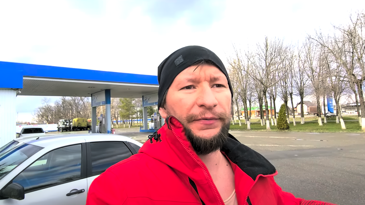 Watch: Russian Dude Shows How, Even After Sanctions, Gas Prices in Russia Are Much Cheaper Than in America