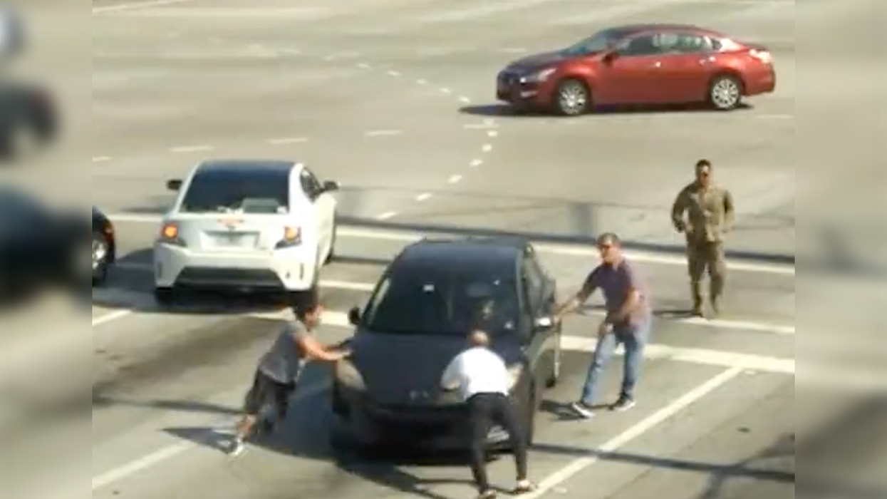 Samaritans Run Into Oncoming Traffic to Save Driver Having a Medical Episode, Police Want to Honor the Heroes