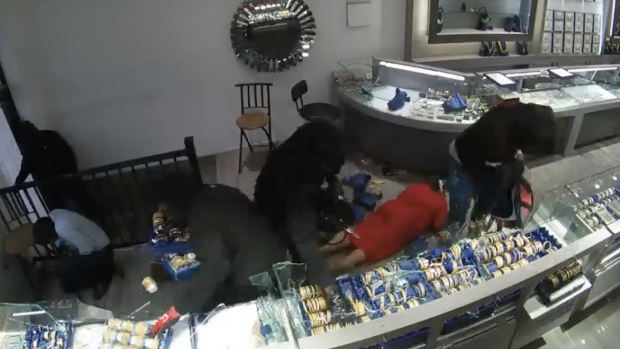 Shocking Video Shows $1M Smash-and-Grab Jewelry Store Robbery, Female Employee Thrown to the Ground