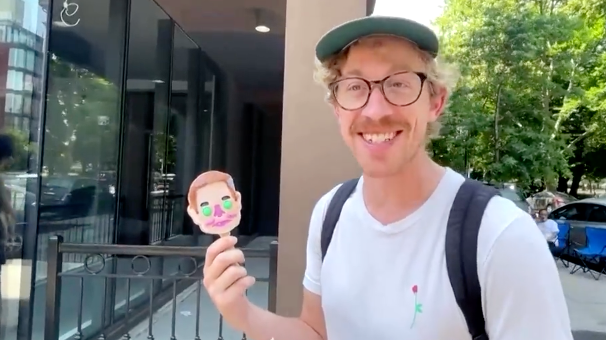 Watch: Hipsters Take a Bite Out of Capitalism Paying $10 for 'Eat the Rich' Popsicles, Somehow Miss Irony