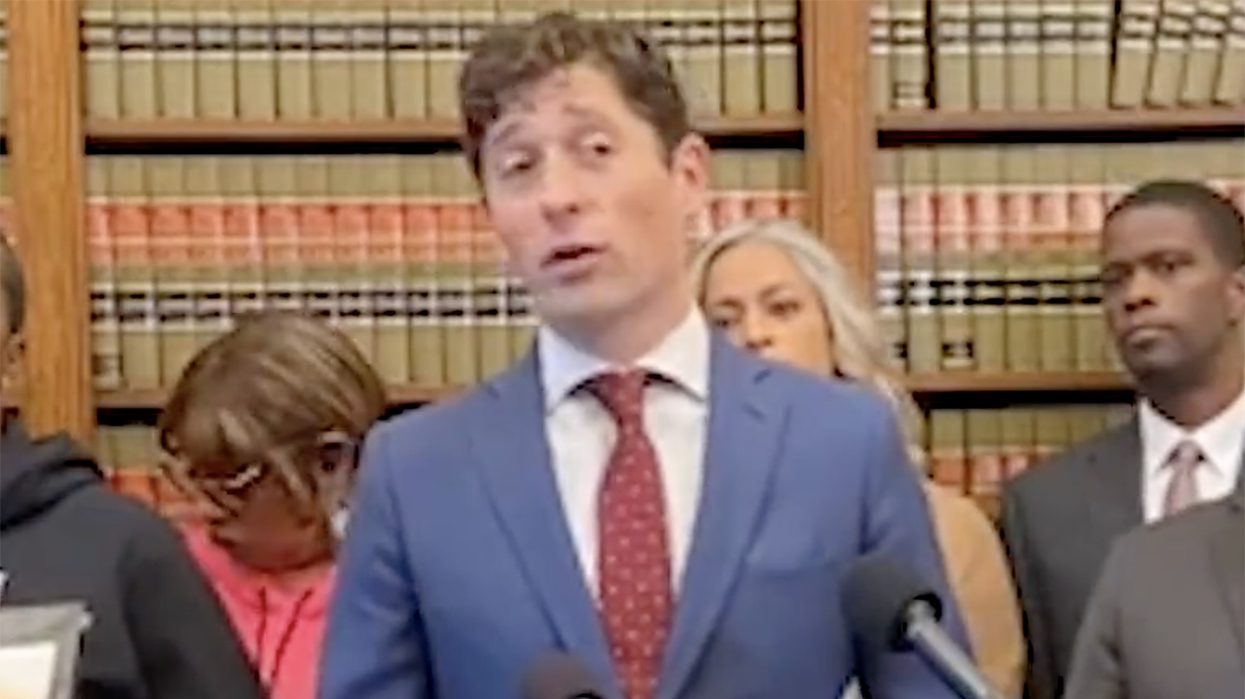 Watch: Mayor makes claim about buying guns and buying apples for ridiculous, even the leftist AG is shocked