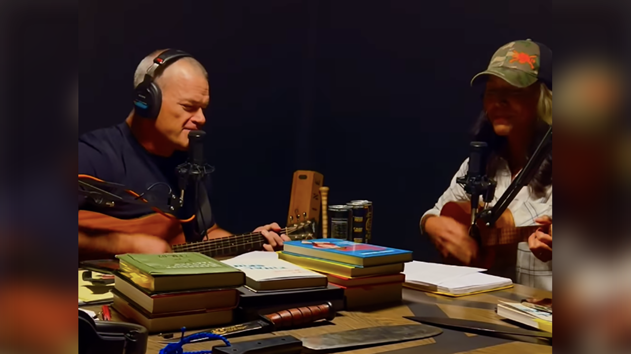 Watch: Because it's Thanksgiving Eve, here's Tulsi Gabbard and Jocko jamming out to the White Stripes