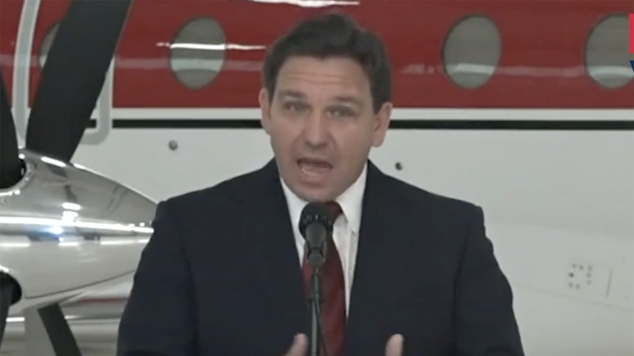 'Don't be a vessel of the CCP': Ron DeSantis fires proverbial bazooka at Apple for threatening Elon Musk, Twitter
