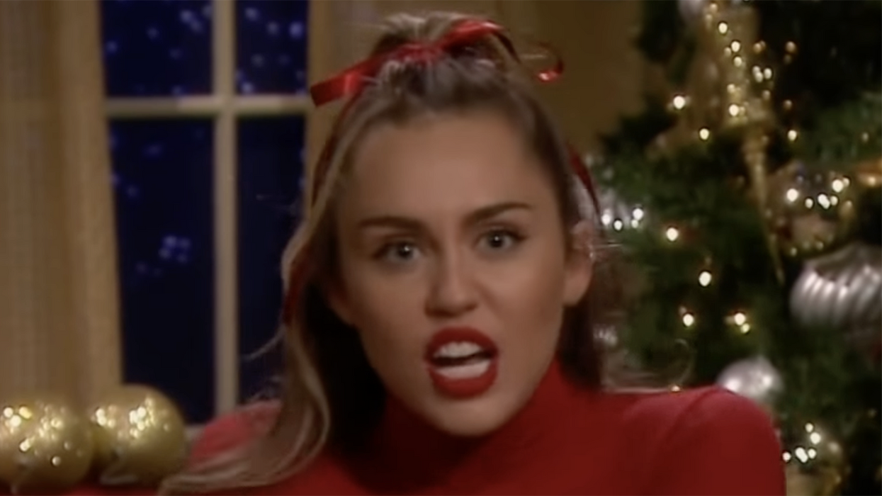 Miley Cyrus Performs Feminist Themed Version of 'Santa Baby'