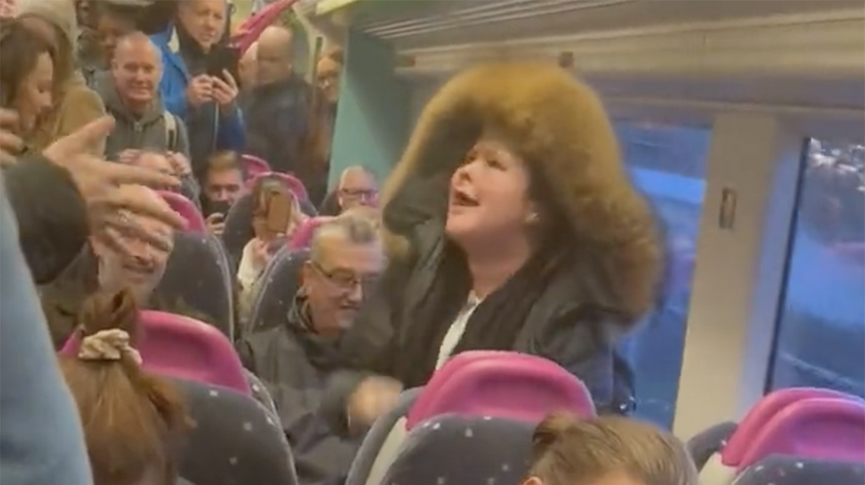 Watch: Girl has a nutty, is ready to fight entire crowded train car over being told she can't vape