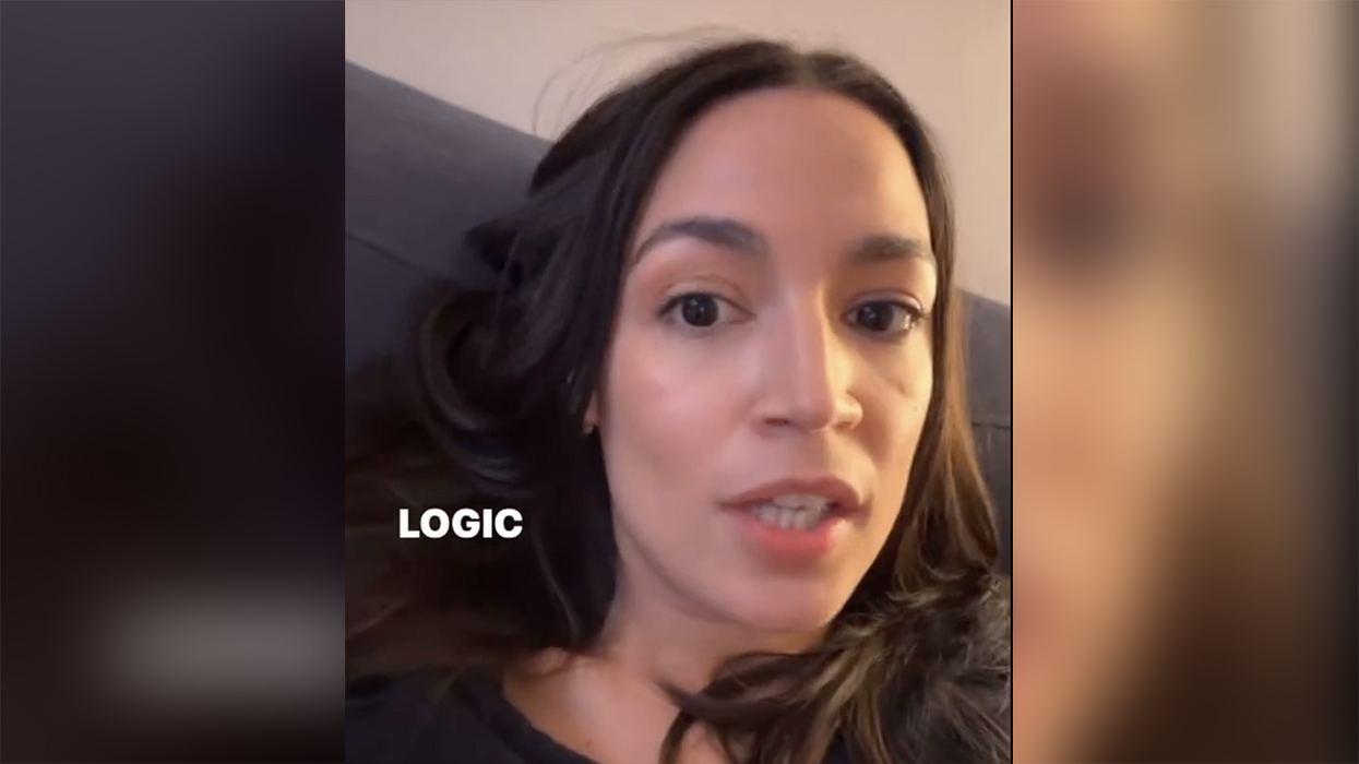 LOL: Big-Brained AOC attempts to defend having a gas stove after she supported banning them