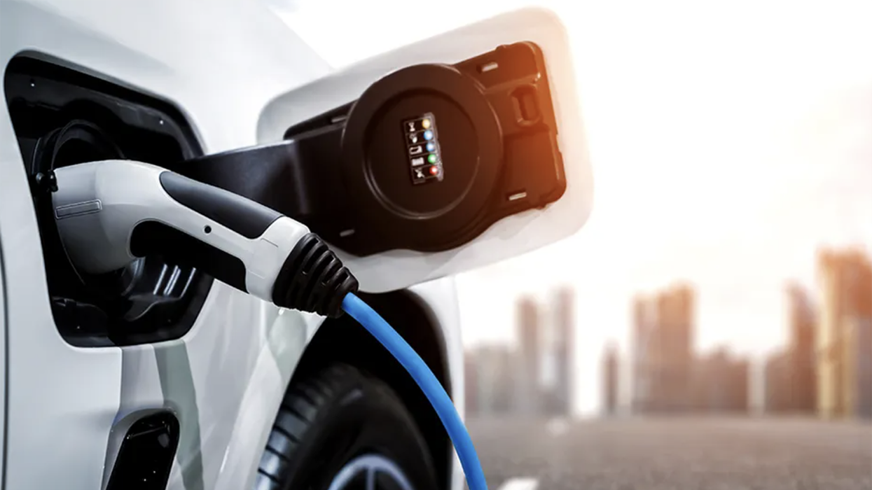 Couple attempts road trip in electric car, ends up with 'range anxiety' after needing to recharge TWELVE times