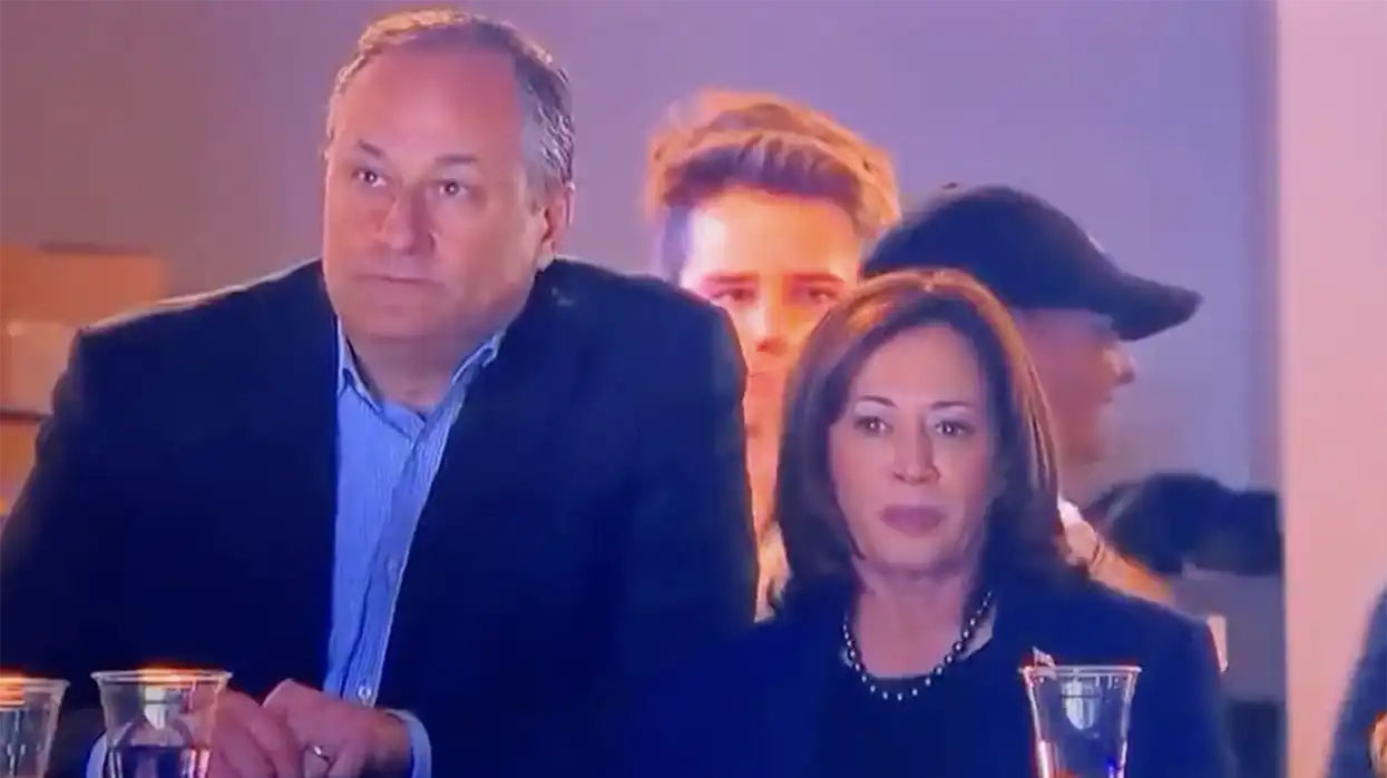 Kamala Harris gets booed of out an Iowa arena when they showed her attempting to pander for March Madness