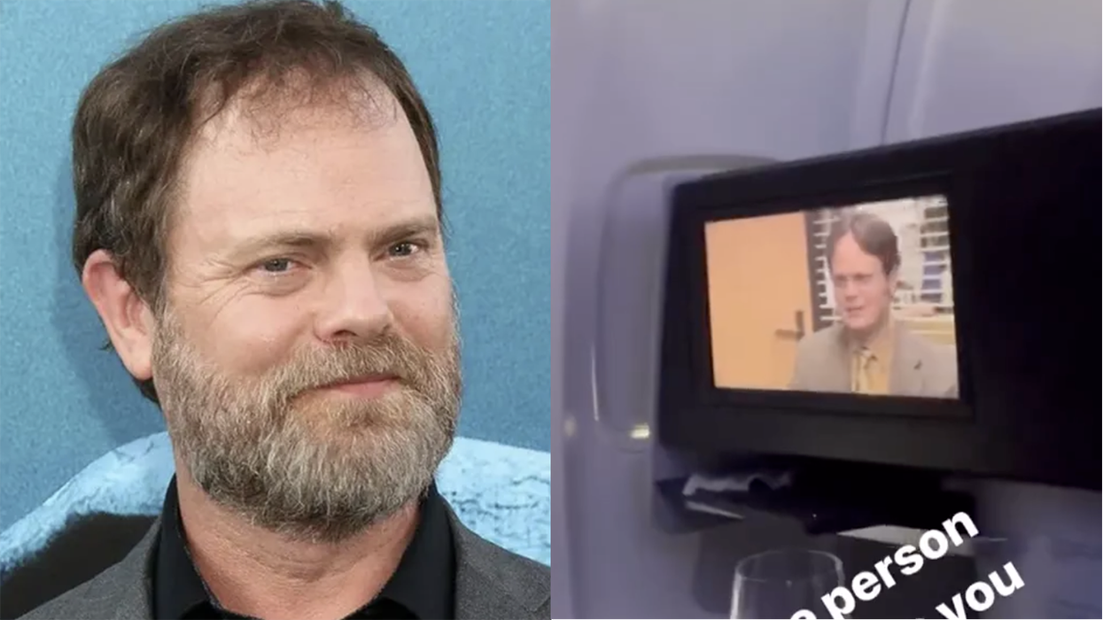 Watch: Dude enjoying "The Office" in first class has NO IDEA he's sitting next to star Rainn Wilson