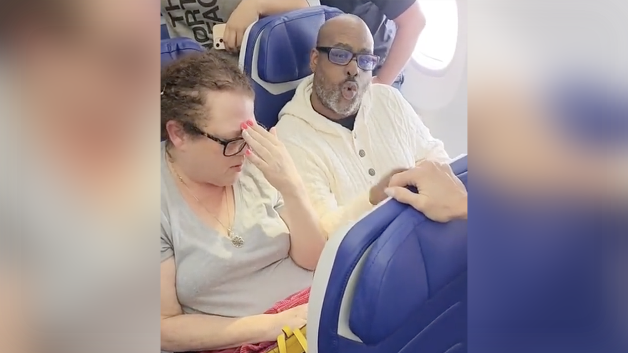 "Did that motherf***er pay extra?" A man's hilarious meltdown over a crying baby causes everyone else to be deplaned