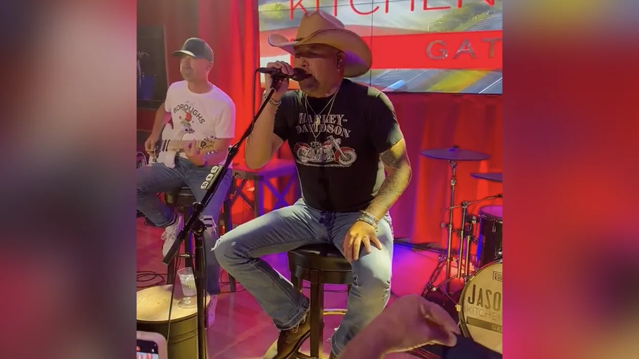 Defiant Jason Aldean surprises restaurant with acoustic performance of anti-woke anthem "Try That in A Small Town"
