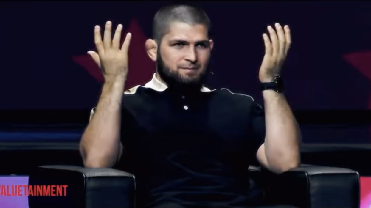 UFC legend gets asked how many genders there are and the crowd erupts in applause: "I see only man and woman"