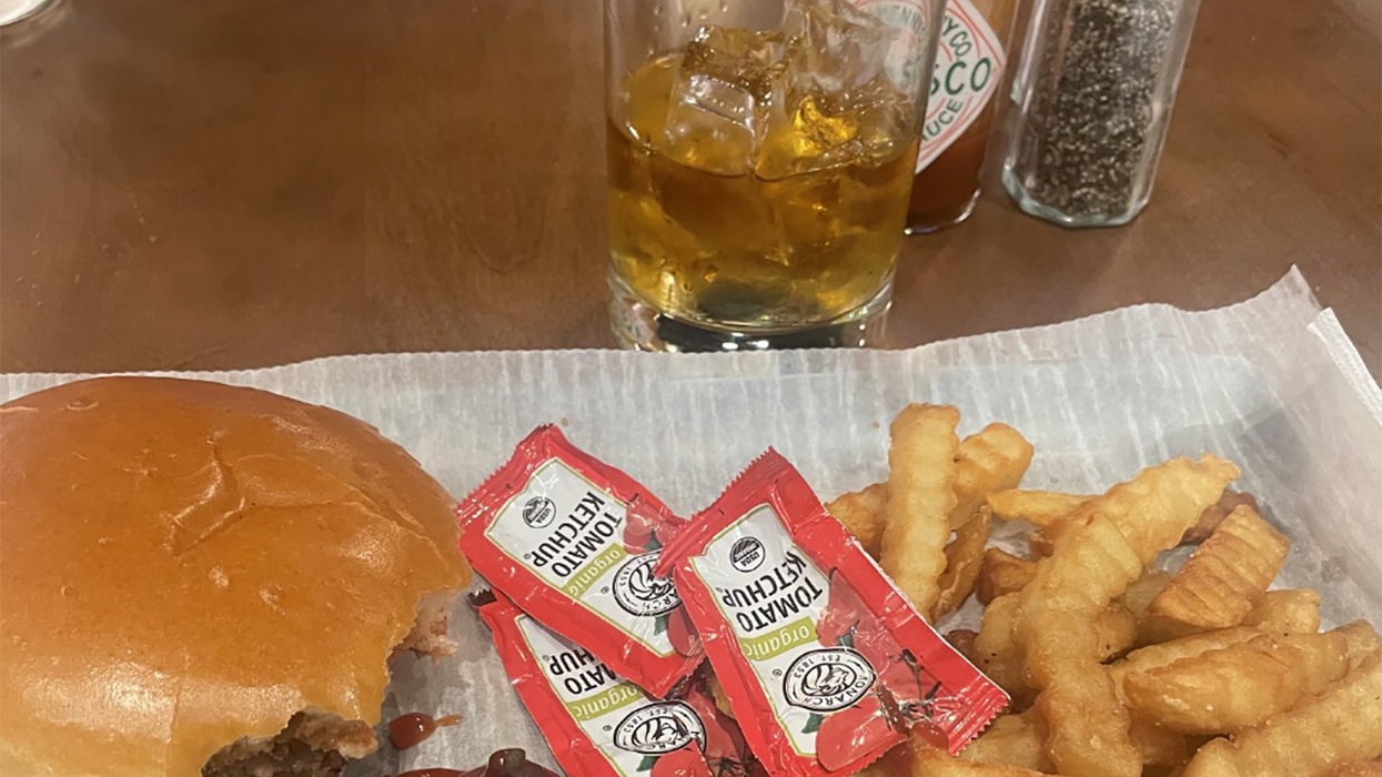 Smug NYT reporter complains about how expensive his meal was, restaurant calls him out for being a drunk lush