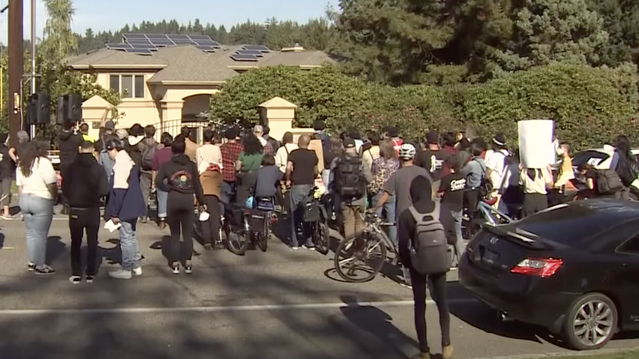 Anti-Cop Progressives March On Seattle Mayor's Private Property After He Announced He Was FUNDING The Police