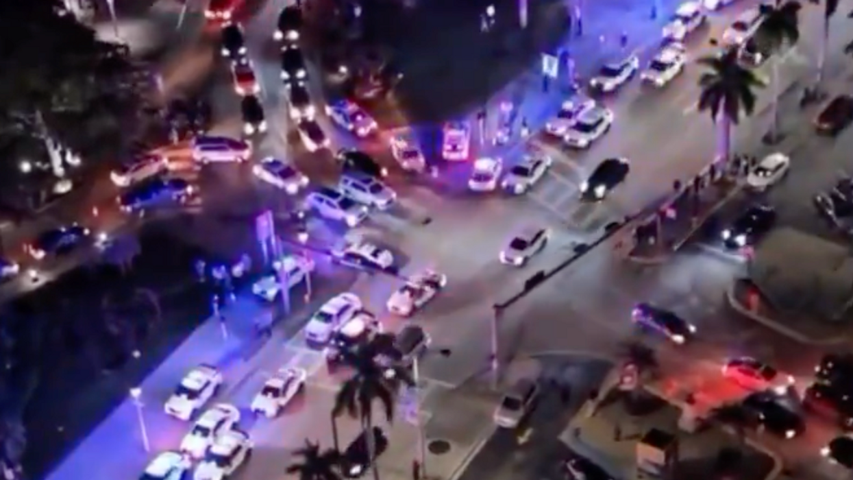 The Internet Swears A Miami Mall Riot Was Actually An Alien Invasion