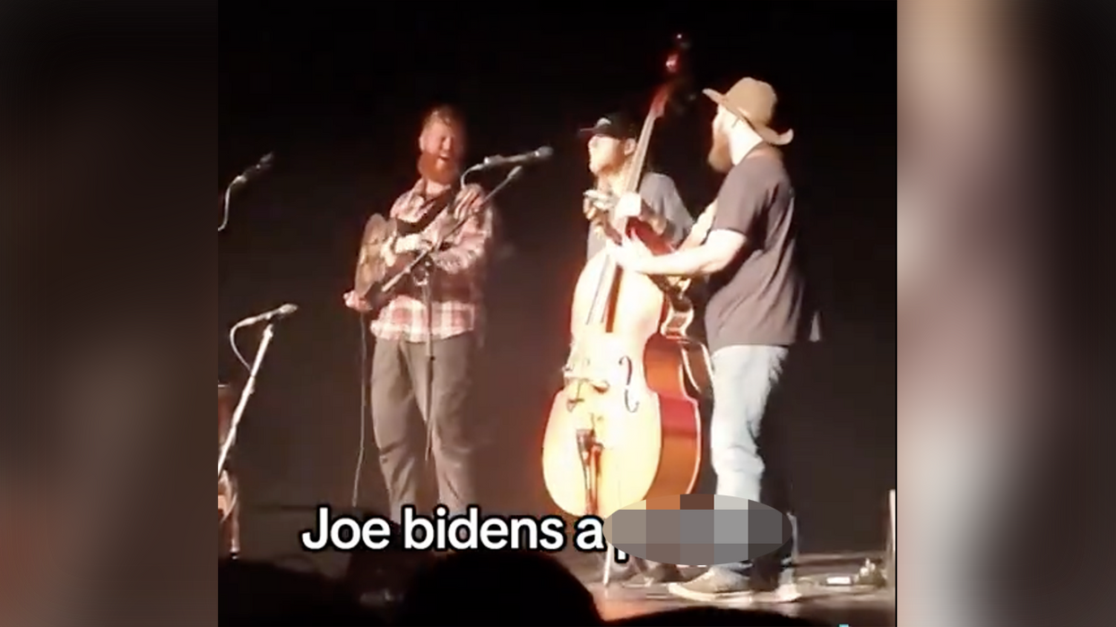 Watch: Viral country star Oliver Anthony leads crowd in deafening "Joe Biden's a pedo" chant
