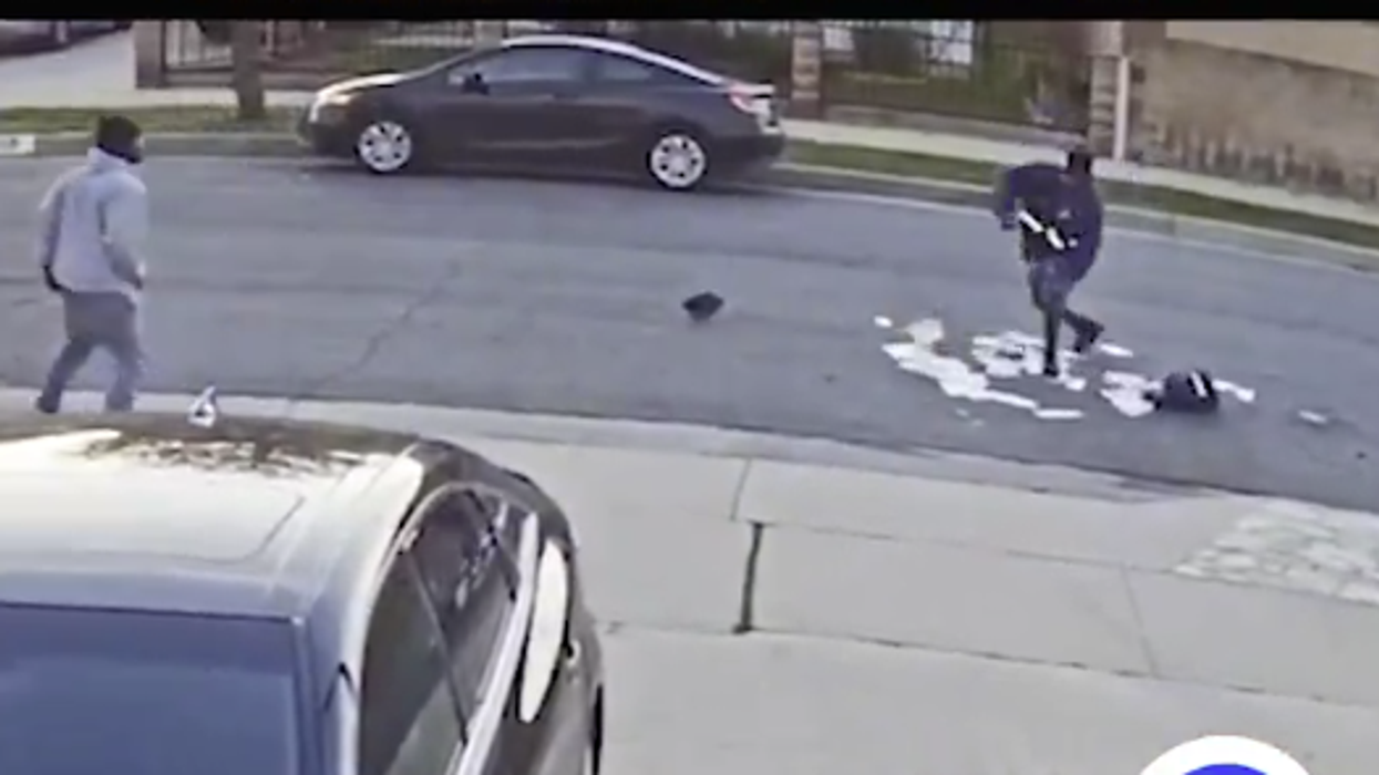 Watch: Mailman forced to throw down his mailbag before throwing down career criminal who jumped him from behind